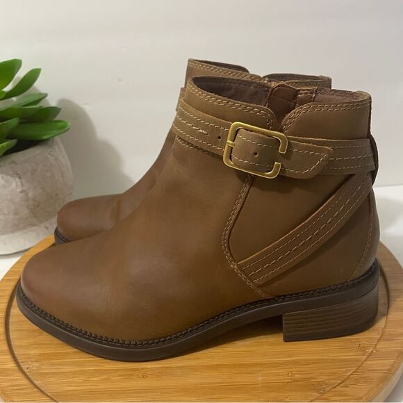 Clarks Maye Brown Western Ankle Boot Women's 9 Leather Buckle Strap Boho Bootie - Picture 1 of 10